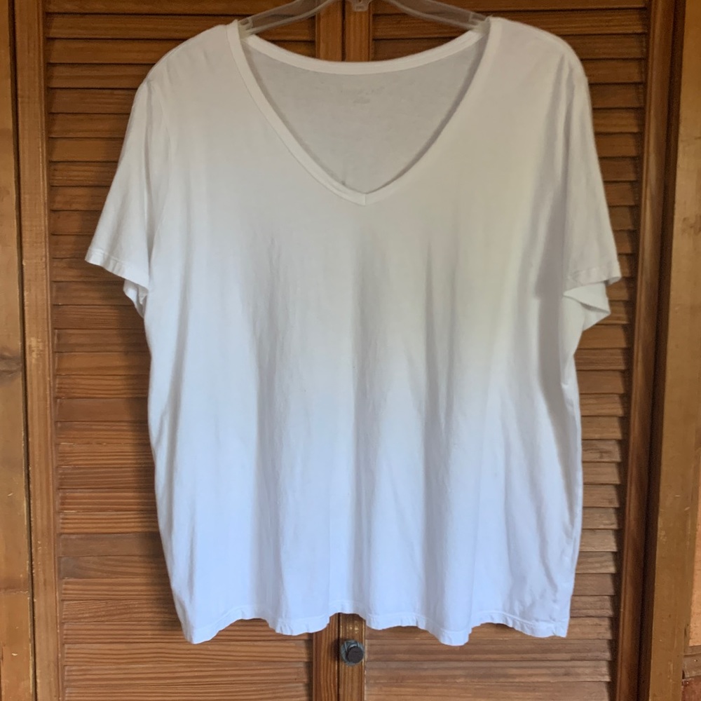 Ava & Viv women’s white v-neck short sleeve t-shirt 2X